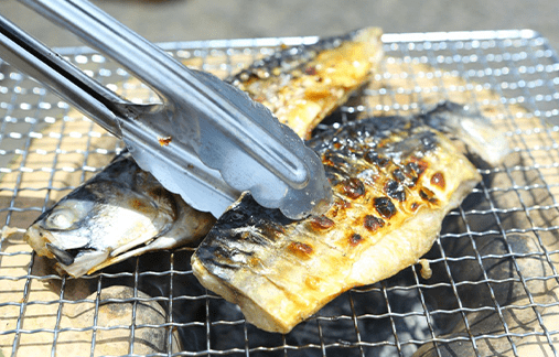 七輪で焼く魚